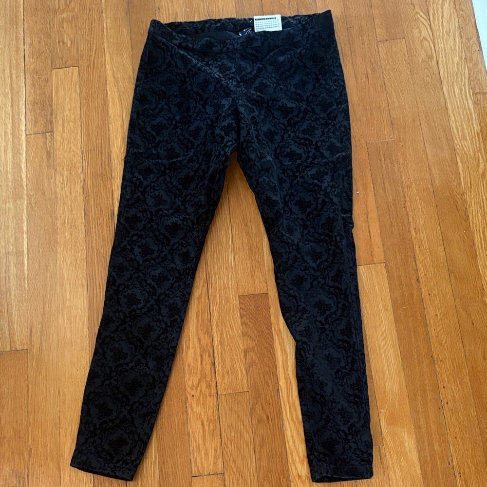 HUE Black Patterned Leggings NWT L